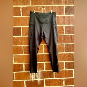 LegEnd Black Size Large High-Waisted Capri Leggings with Side Pockets